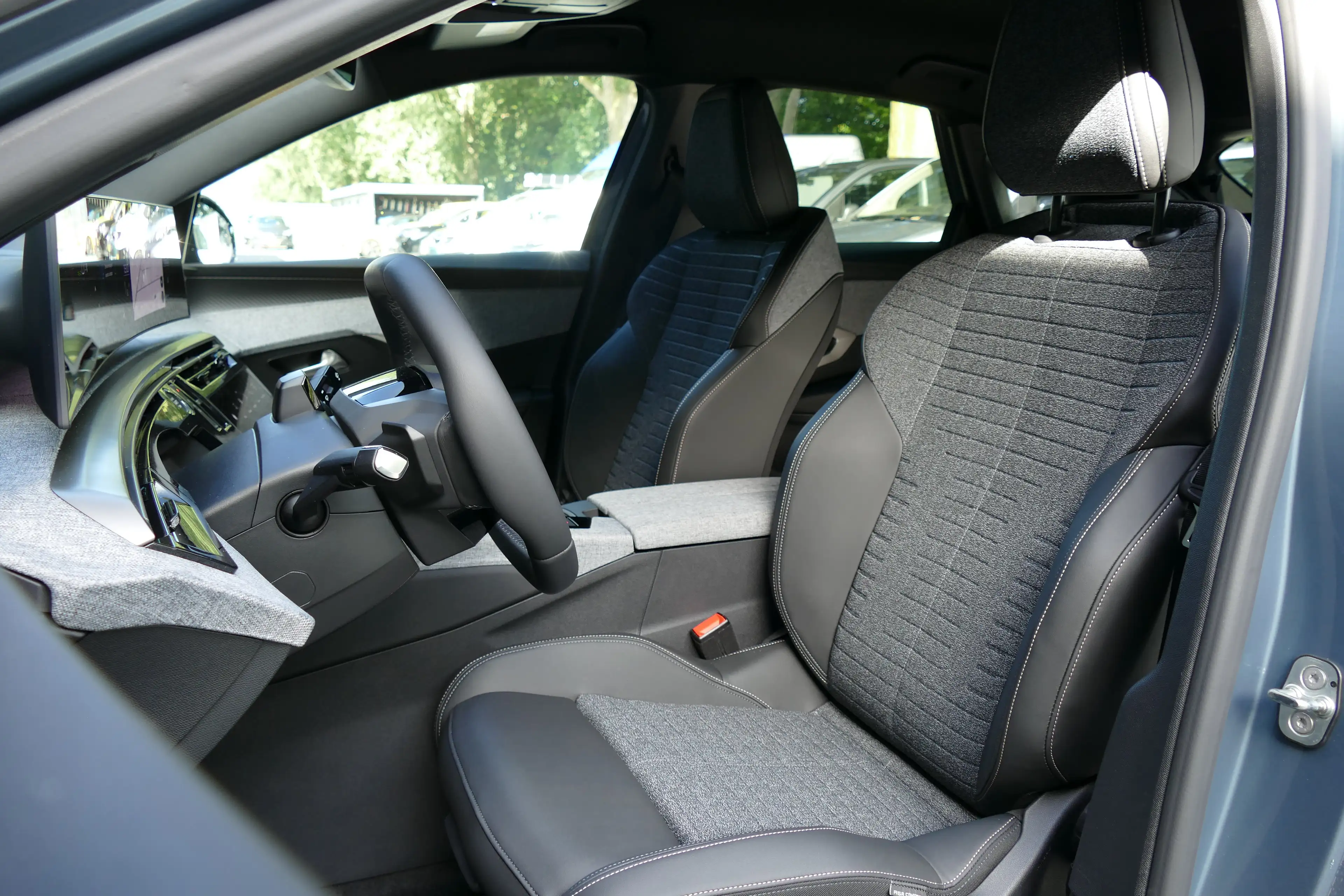 Peugeot 3008 e-3008 Allure | Elektrische parkeerrem | Extra get — photo 15