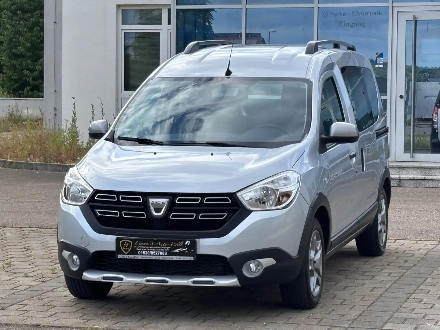 Dacia Dokker Stepway Plus Navi AHK Kamera Tüv 07.2027 Grau - 2