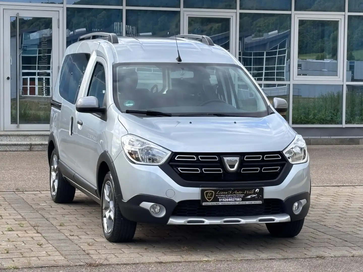 Dacia Dokker Stepway Plus Navi AHK Kamera Tüv 07.2027 Grau - 1