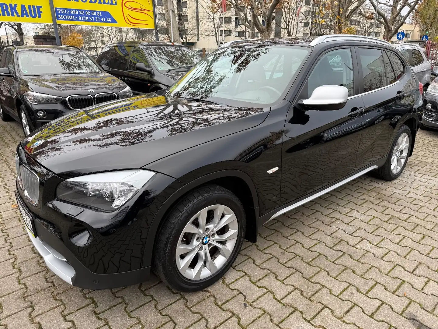 BMW X1 18 d xDrive BLACK Noir - 1