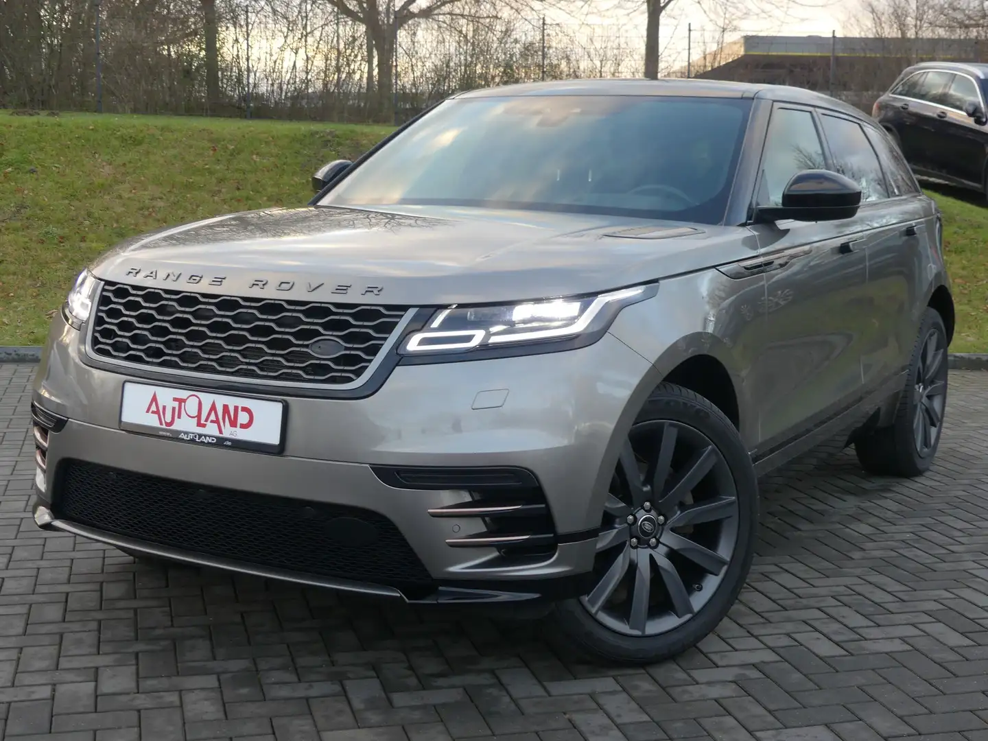Land Rover Range Rover Velar 2.0 d R-Dynamic AWD LED Kamera N Grau - 2