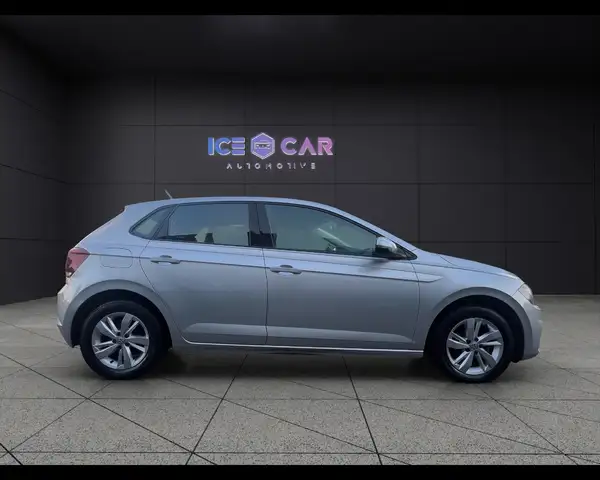 Volkswagen Polo view 4
