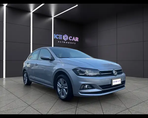 Volkswagen Polo view 3