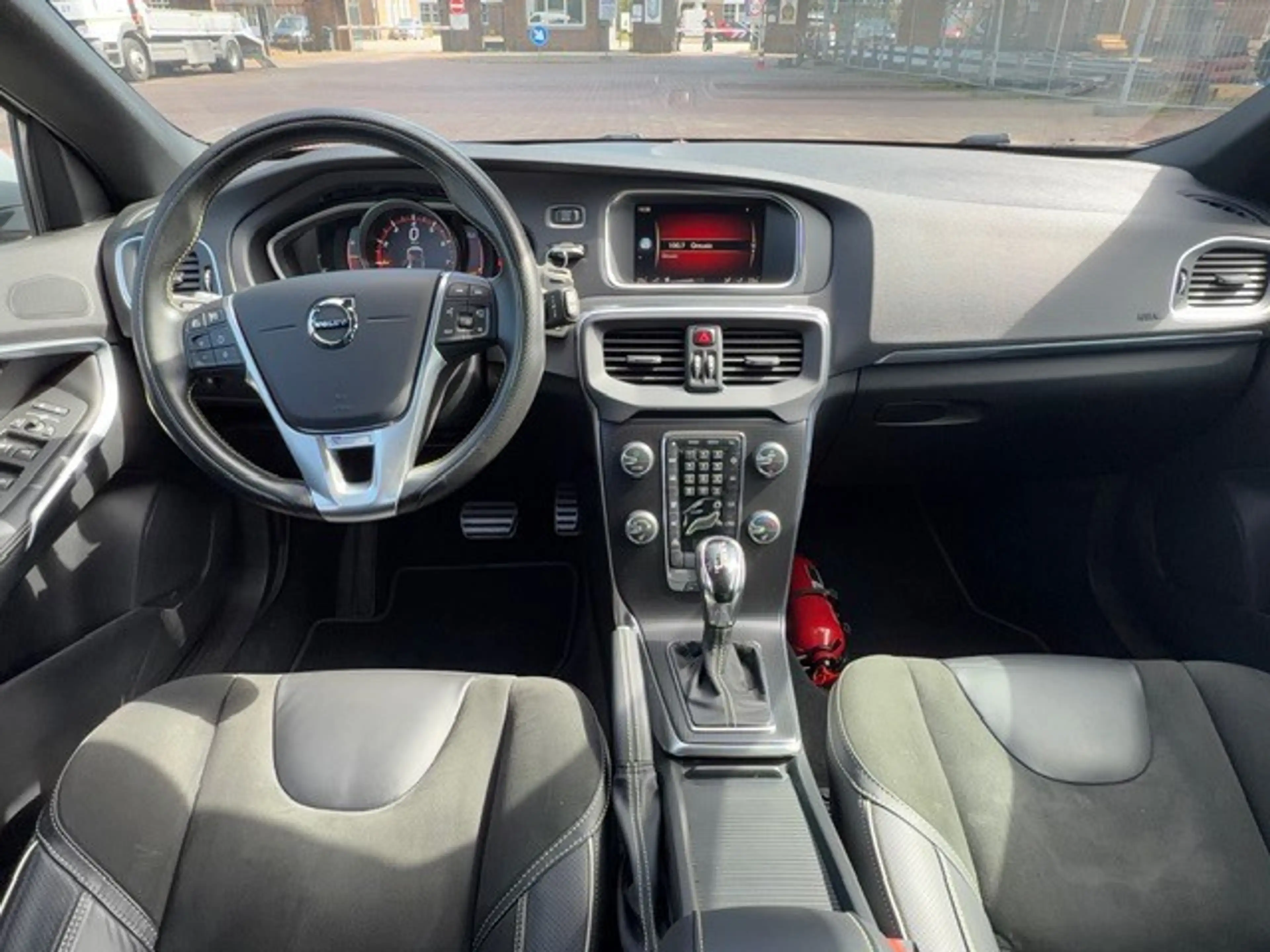 Volvo V40 1.5 T2 R-Design Leer Clima Cruise Trekhaak LED — photo 14