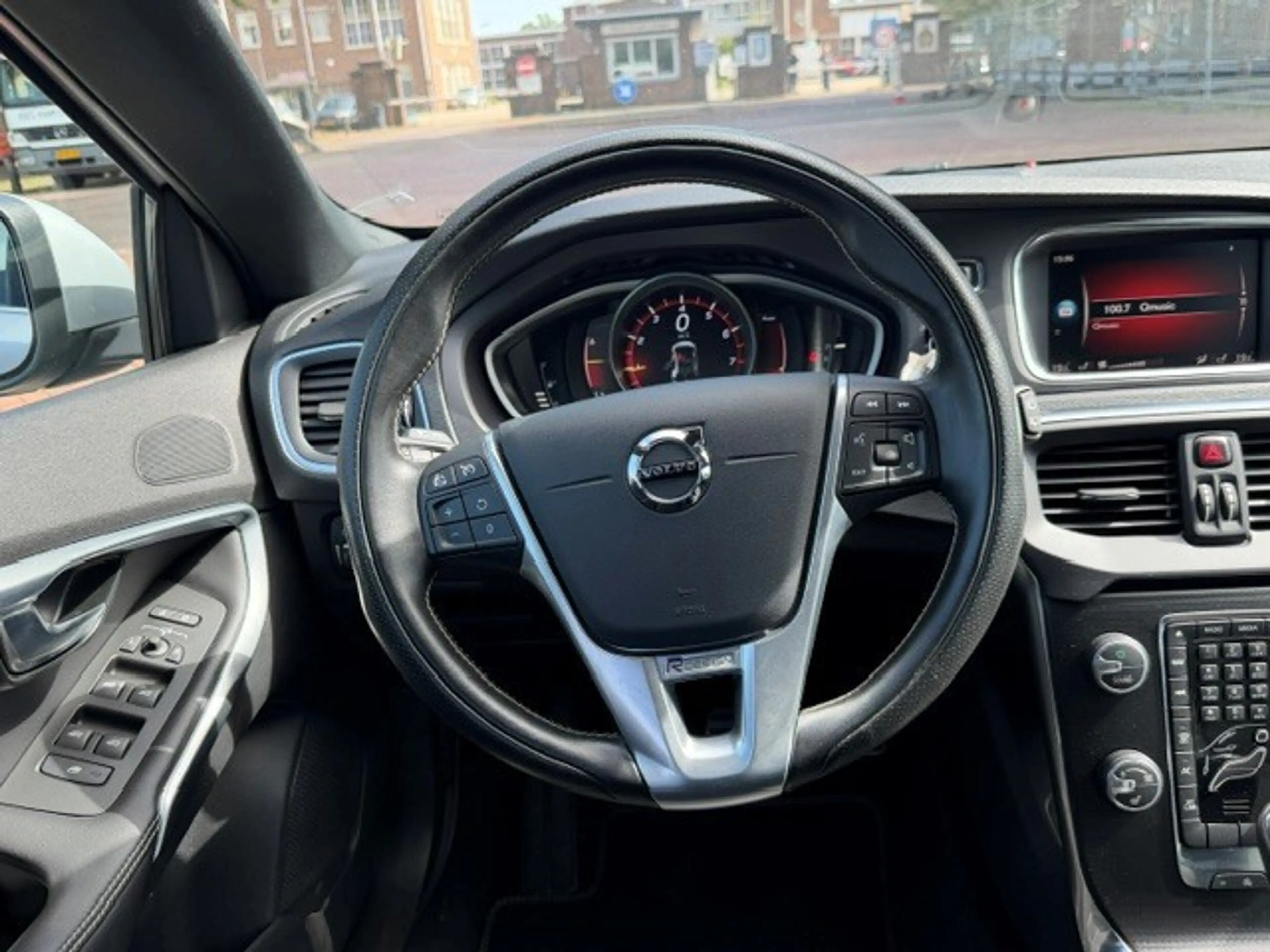 Volvo V40 1.5 T2 R-Design Leer Clima Cruise Trekhaak LED — photo 15