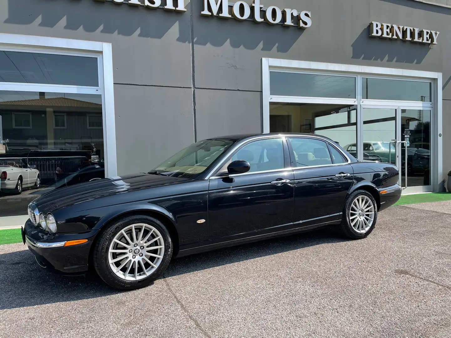Jaguar XJ6 3.0 V6 cat Schwarz - 2