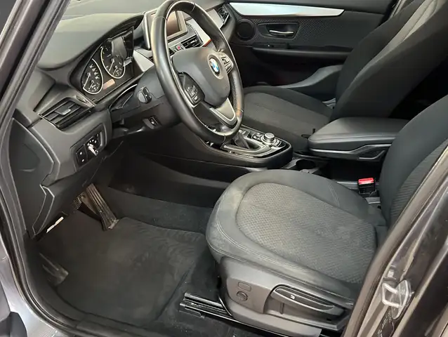 BMW 2 Series view 4