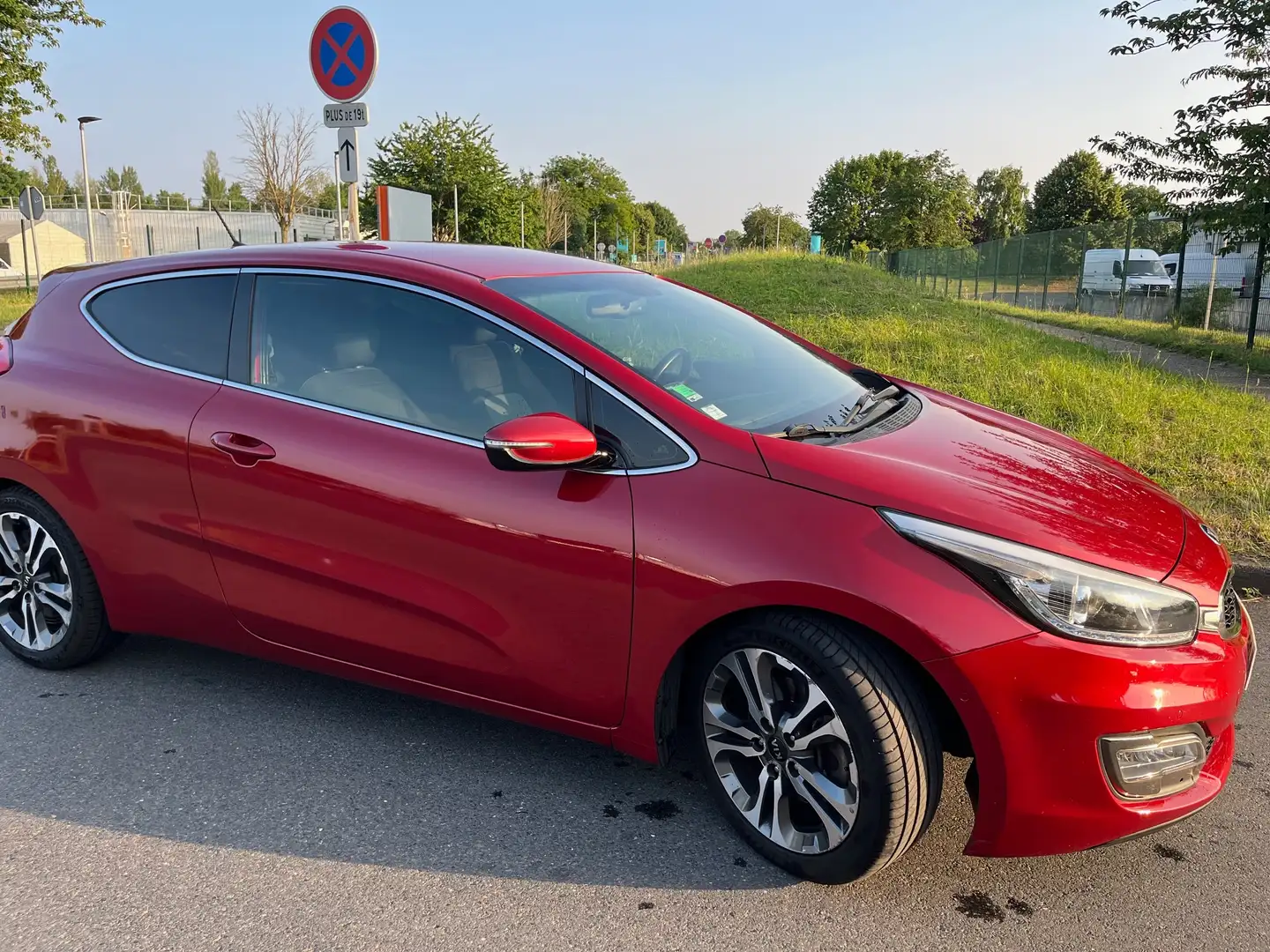 Kia ProCeed / pro_cee'd Pro_Cee'd Coupé 1.6L GDi 135 ch Dynamic - 1