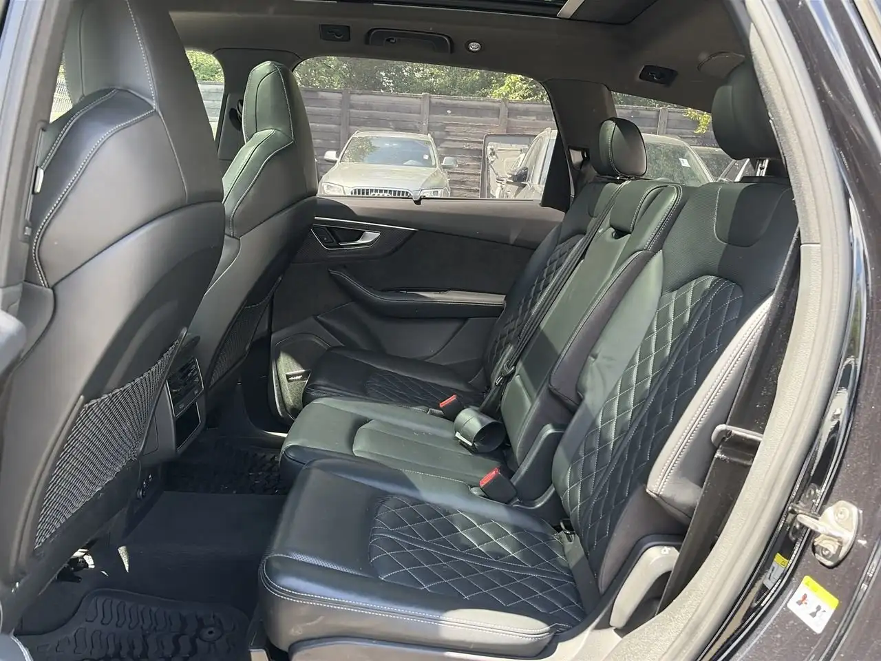 Audi SQ7 снимка Audi SQ7