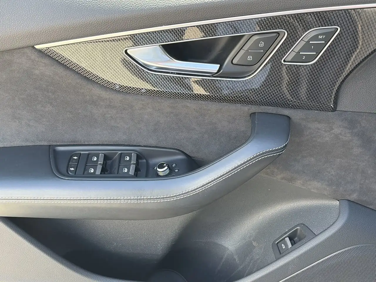 Audi SQ7 снимка Audi SQ7