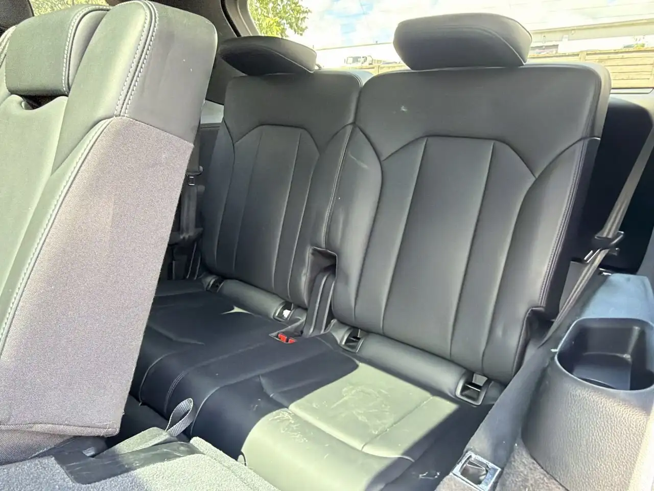 Audi SQ7 снимка Audi SQ7