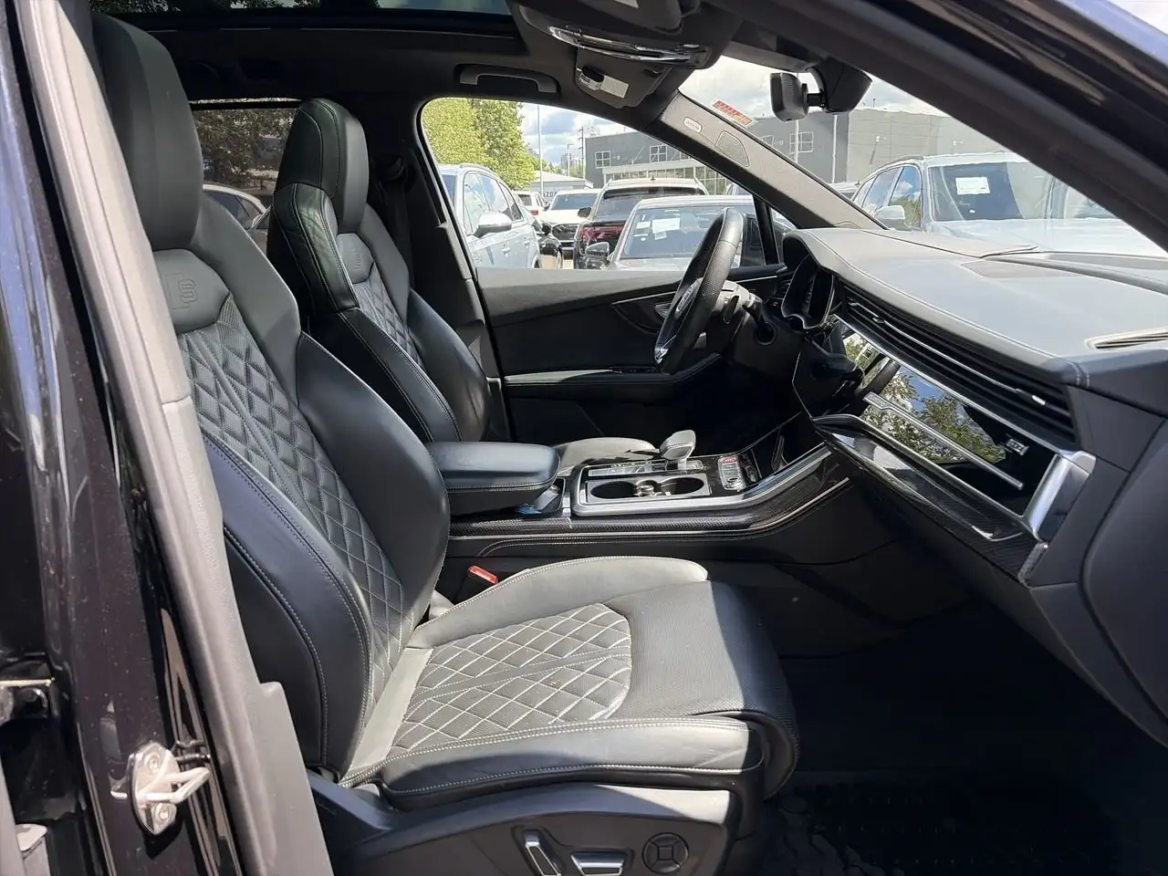 Audi SQ7 снимка Audi SQ7