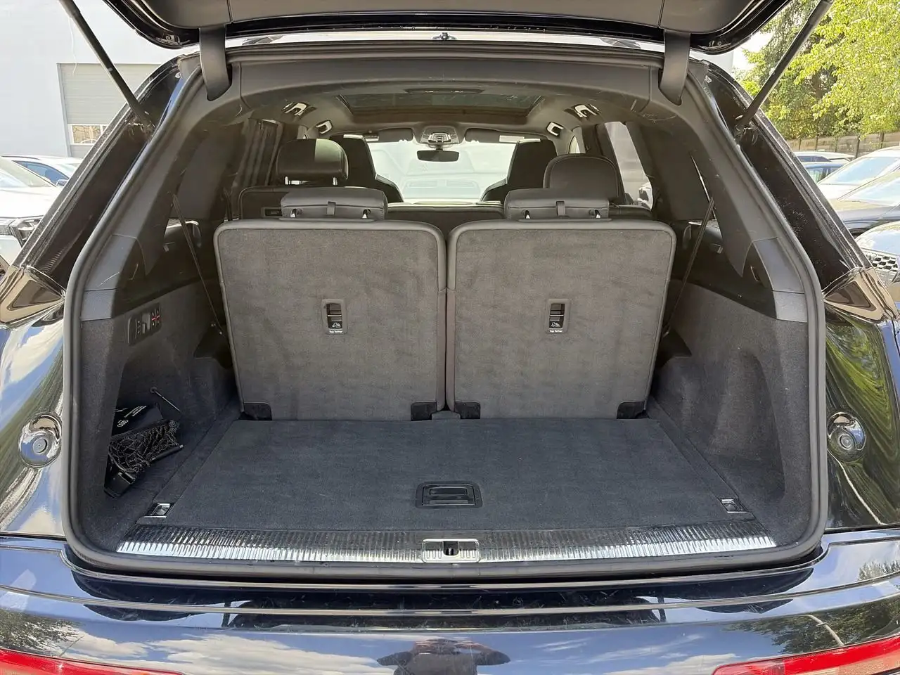 Audi SQ7 снимка Audi SQ7