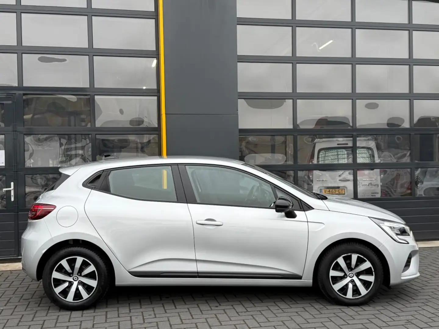 Renault Clio 1.0 TCe 90 Equilibre Navi Grijs - 2