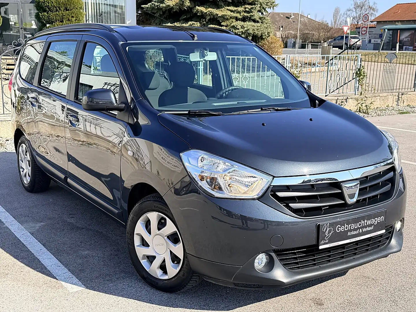 Dacia Lodgy Supreme TCe 115 S&S *Wenig Km/1.Besitz* Grau - 2