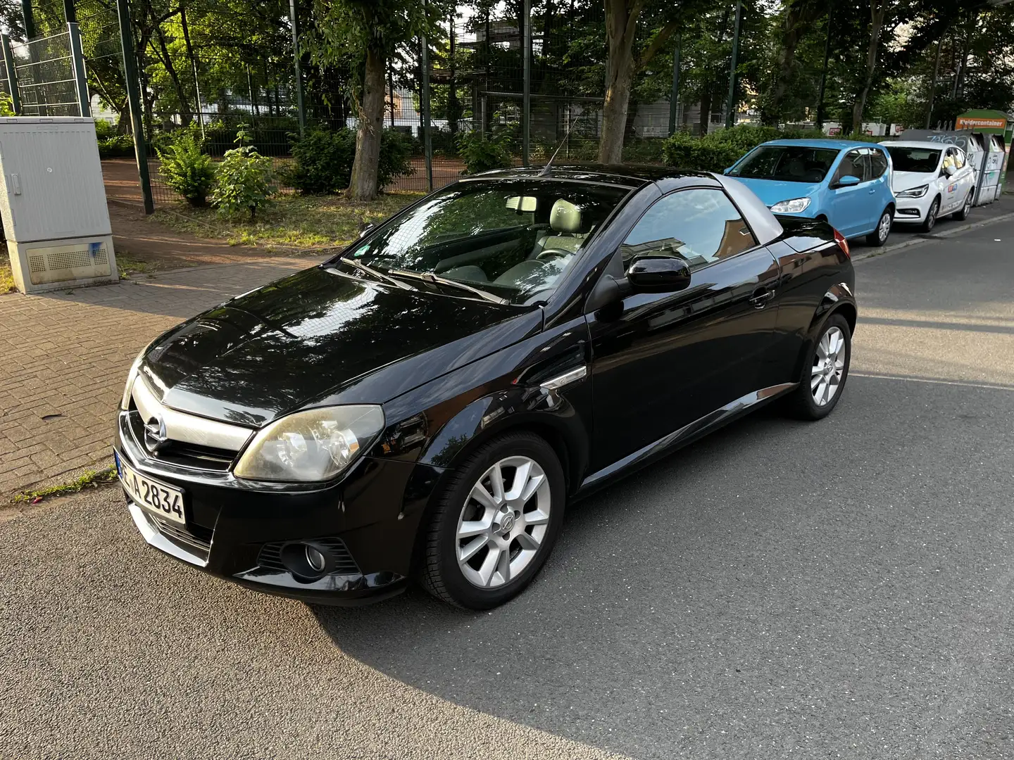 Opel Tigra 1.4 90PS, Steuerkette Neu, Bluetooth Radio Fekete - 1