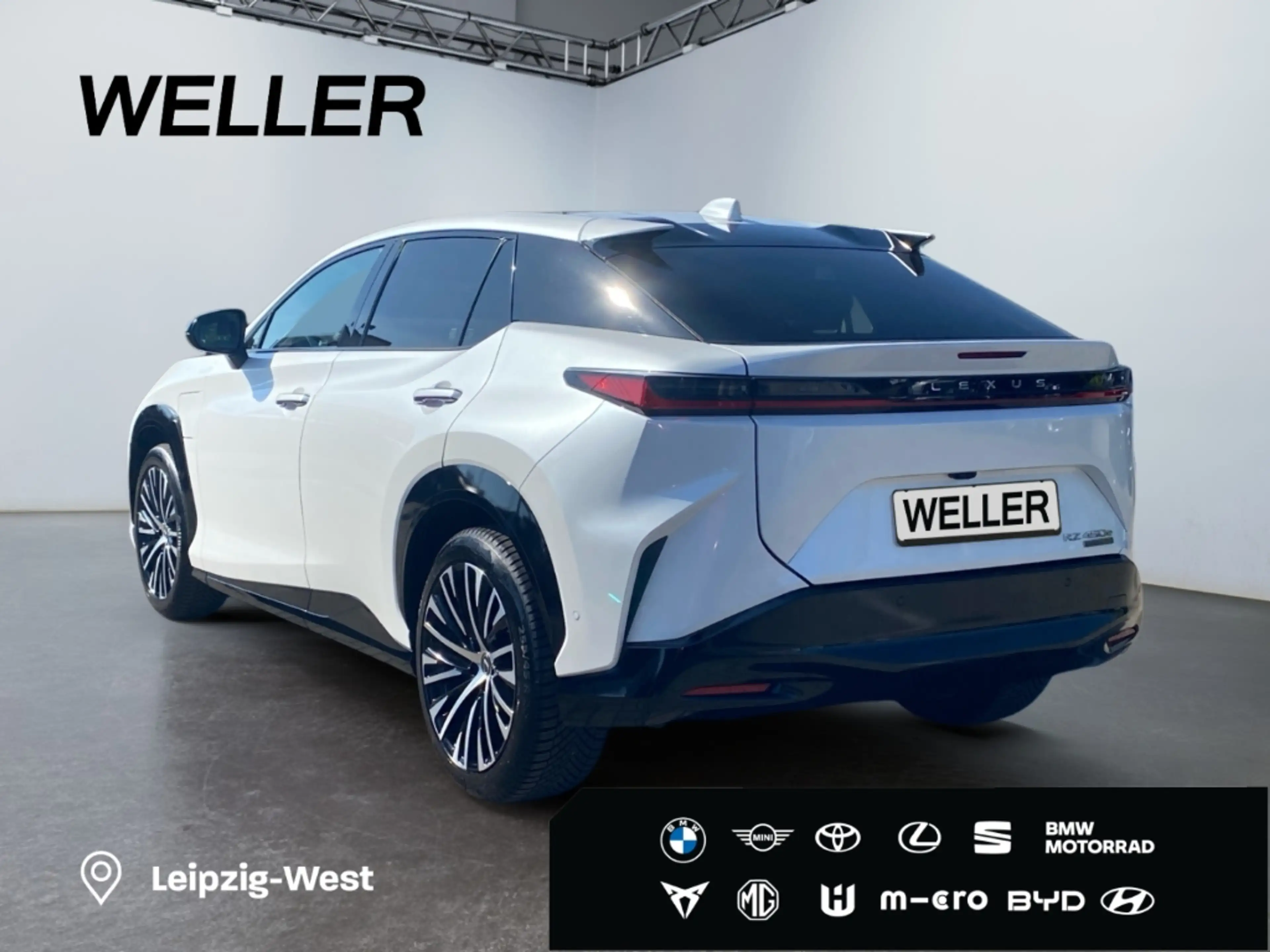 Lexus RZ 450e Luxury Paket *Allrad*20Zoll*Pano dimmbar* — photo 7