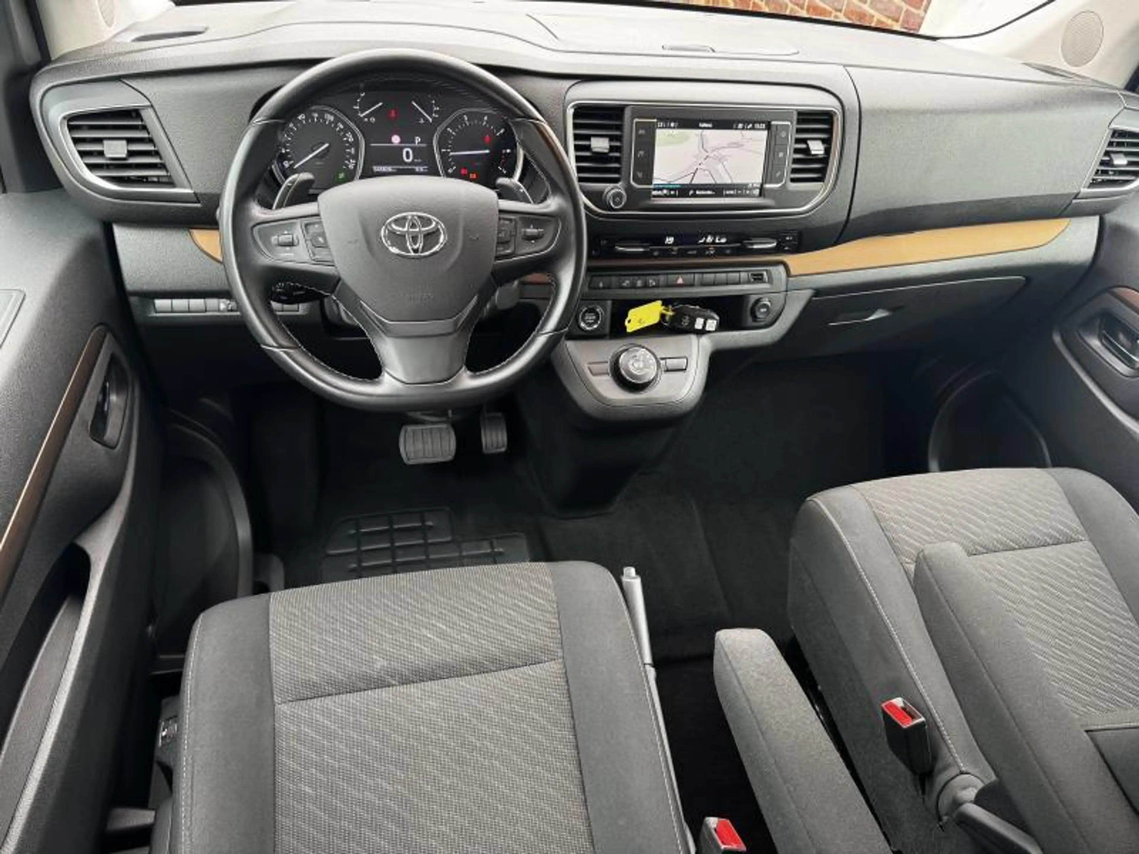 Toyota Verso MPV 8 PLACES — photo 14