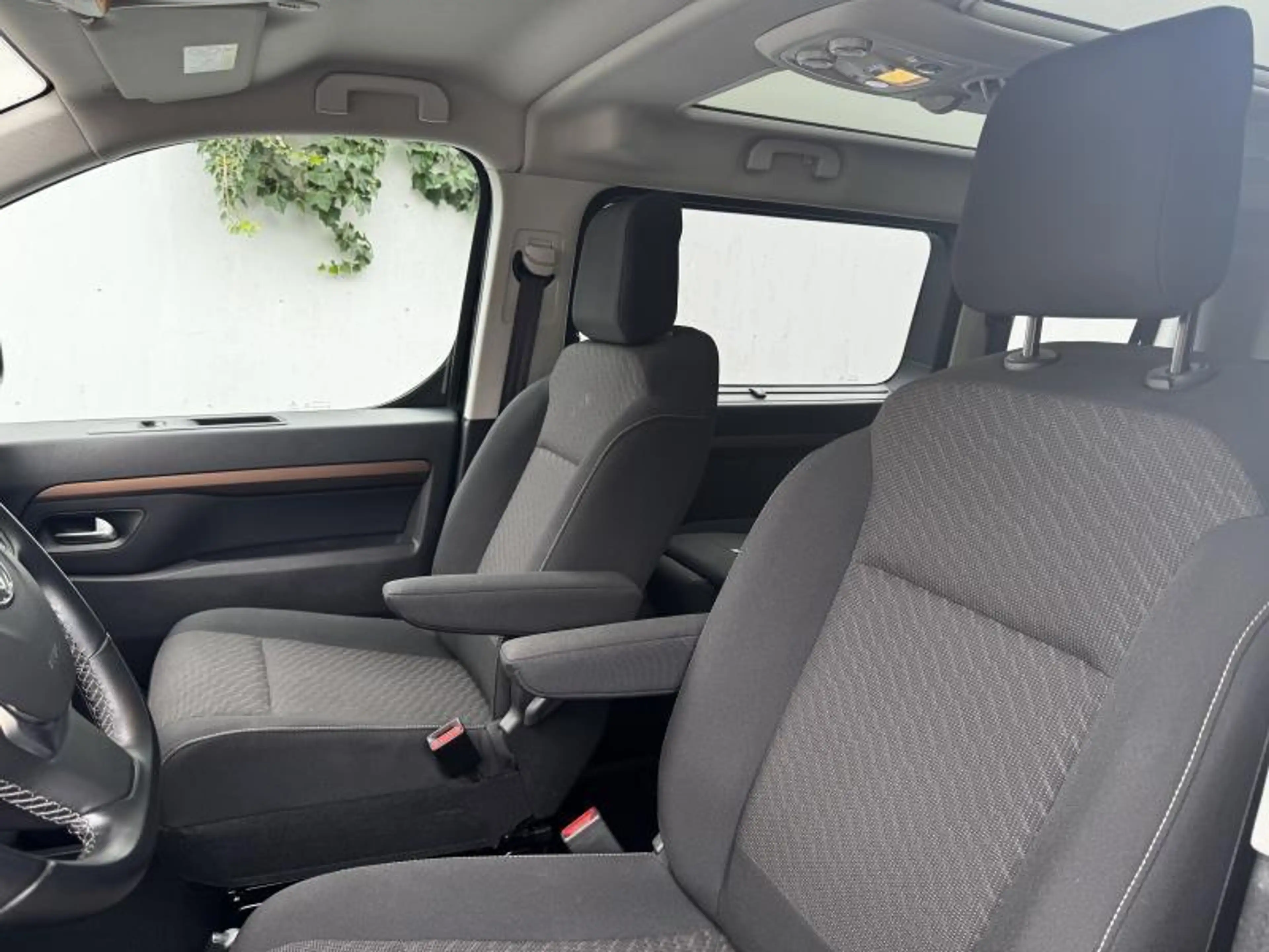 Toyota Verso MPV 8 PLACES — photo 13