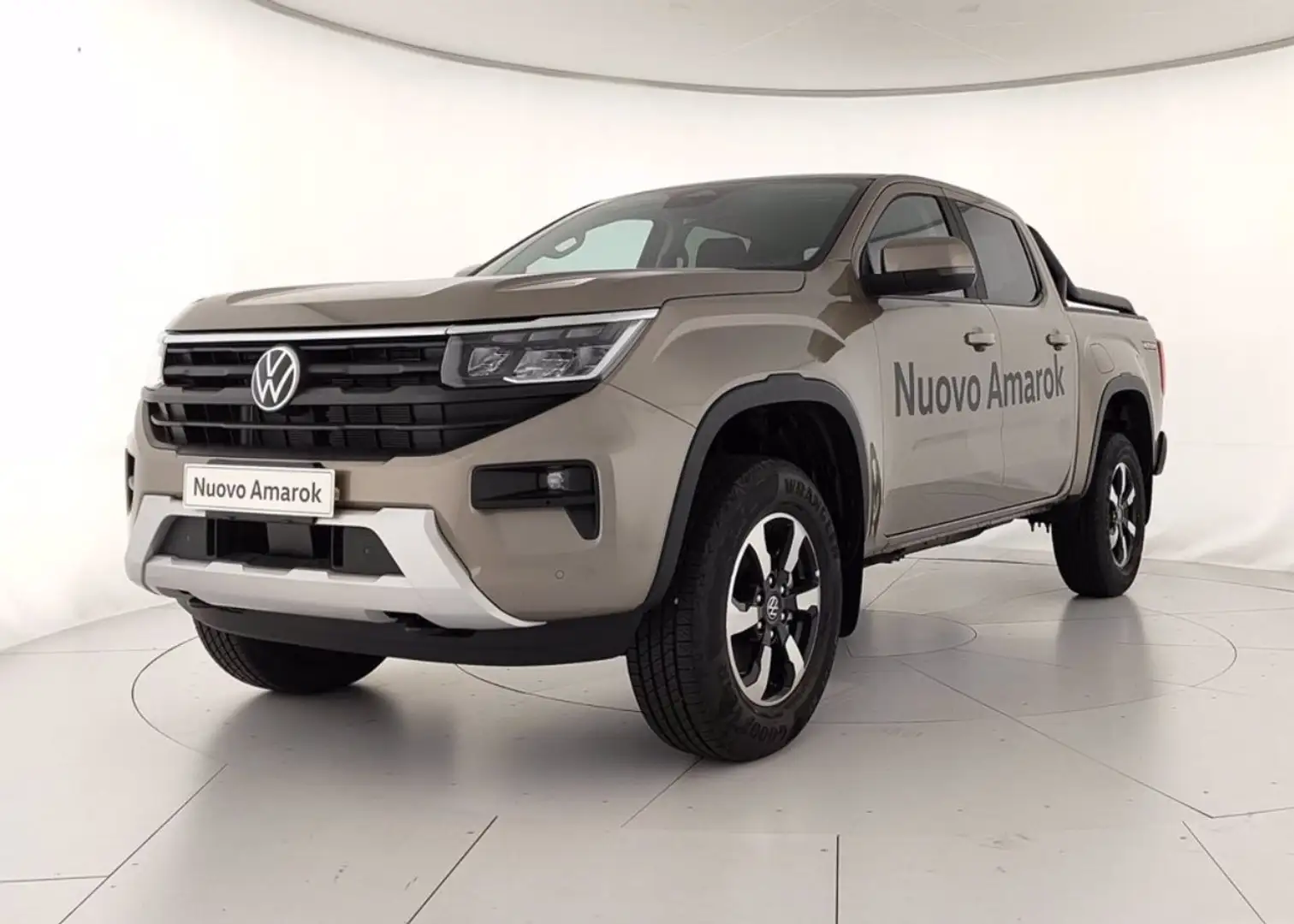 Volkswagen Amarok 2.0 tdi 205cv Life 4motion automatico ufficiale Beige - 1