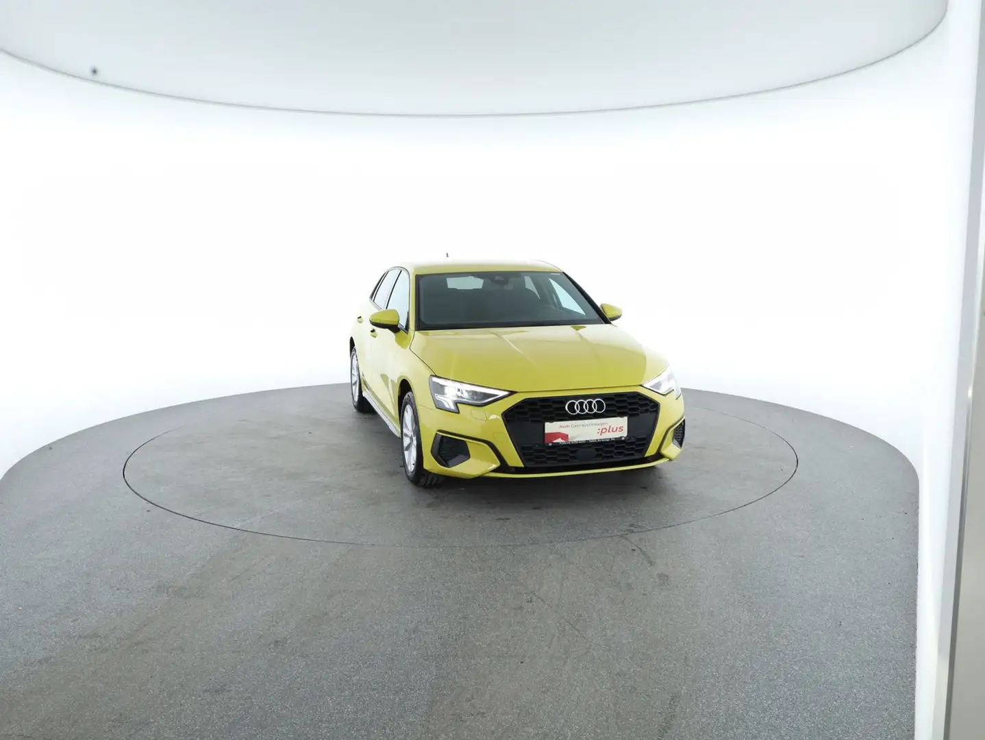 Audi A3 30 TFSI intense Amarillo - 2