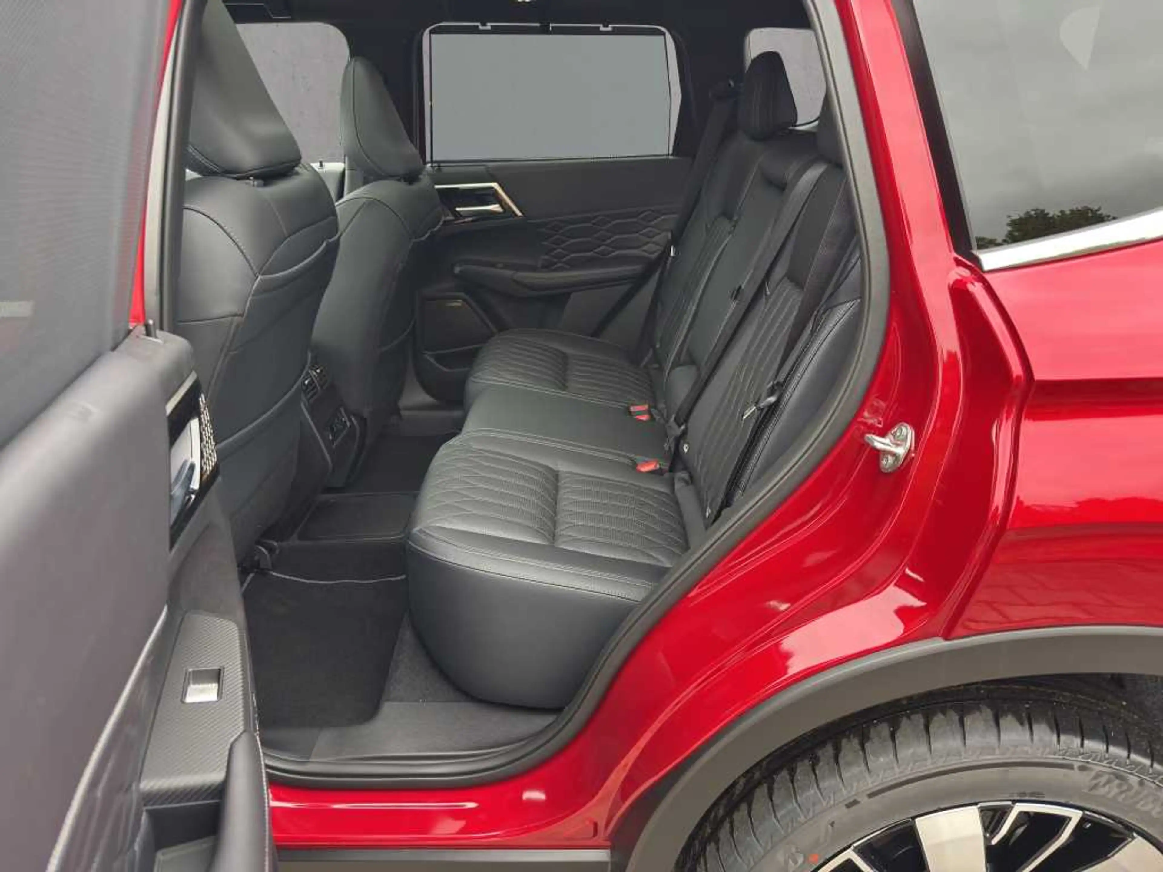 Mitsubishi Outlander 2.4L PHEV Diamant TOP 2Farb — photo 15