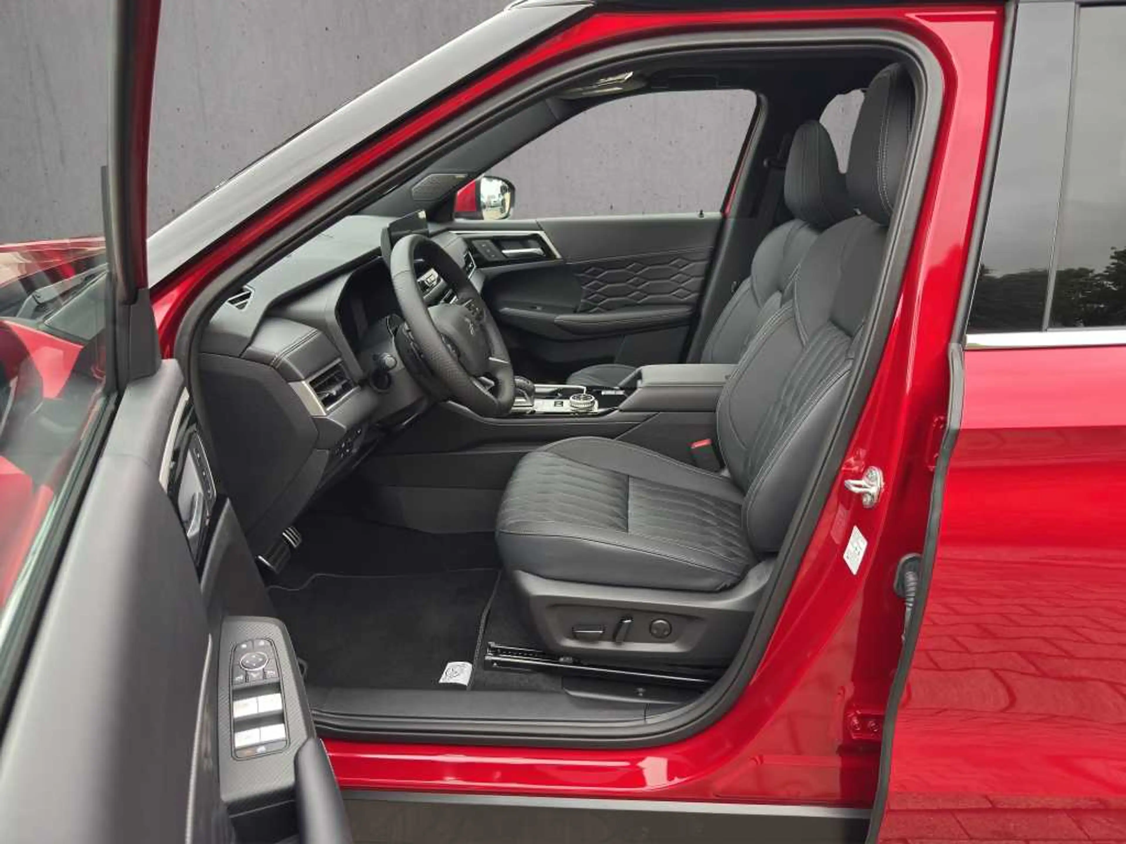 Mitsubishi Outlander 2.4L PHEV Diamant TOP 2Farb — photo 13
