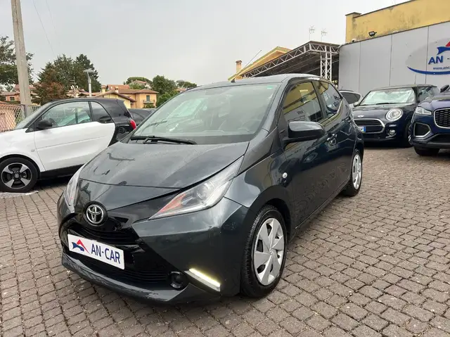 Toyota Aygo 1.0 x-play Automatica