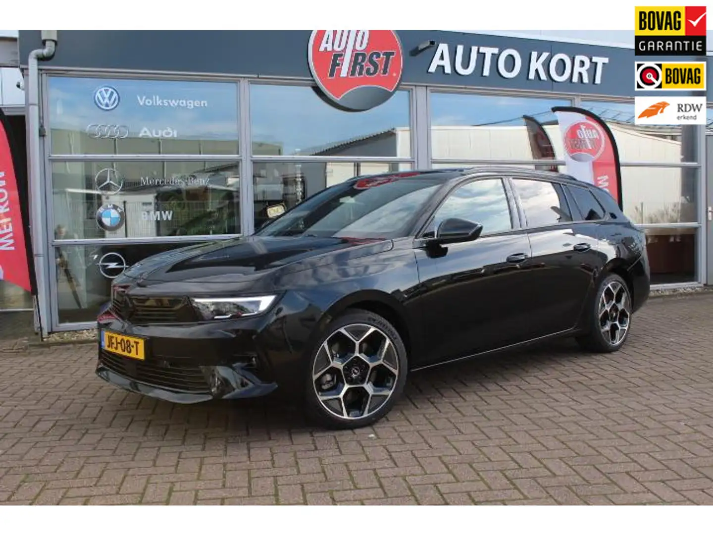 Opel Astra SPORTS TOURER 1.6 Turbo Plug In Hybrid Ultimate Zwart - 1