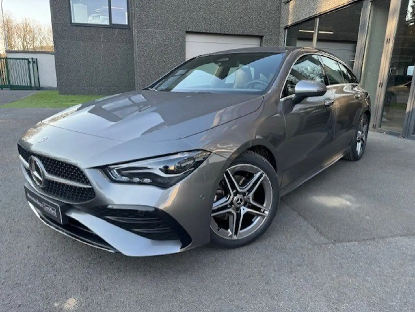 Mercedes-Benz CLA 180 SB FACELIFT - AMG-LED-SFEERVERLICHTING-CARPLAY Grijs - 1