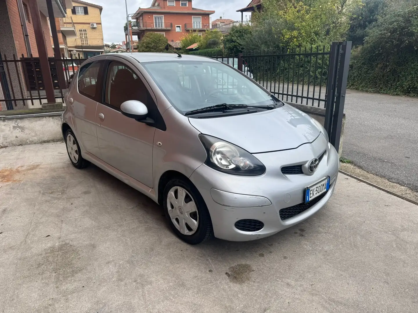 Toyota Aygo Aygo 5p 1.0 Sol Connect m-mt Gris - 1