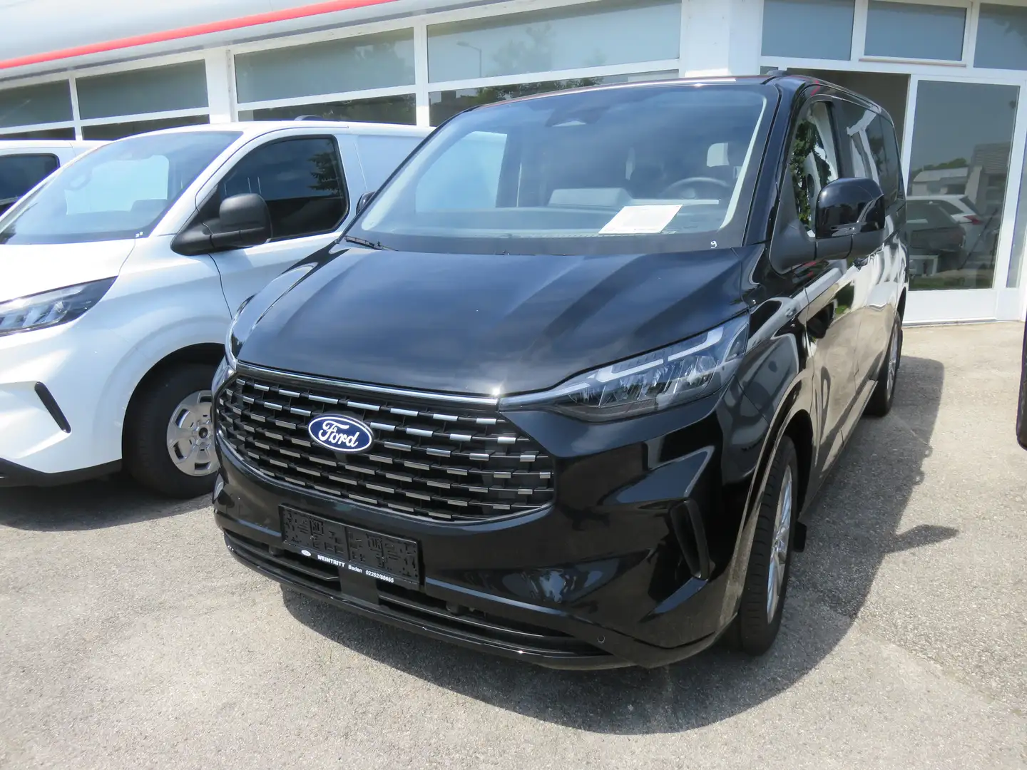 Ford Tourneo Custom Bus 2,0 EcoBlue 320 L1H1 FWD Titanium Aut. Schwarz - 1