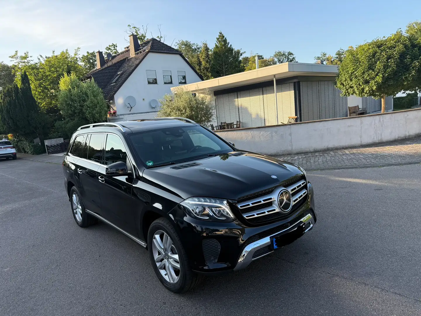 Mercedes-Benz GLS 350 d 4Matic 9G-TRONIC AMG Line Vollausstattung Schwarz - 1