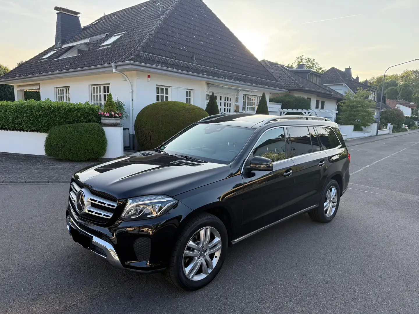 Mercedes-Benz GLS 350 d 4Matic 9G-TRONIC AMG Line Vollausstattung Schwarz - 2