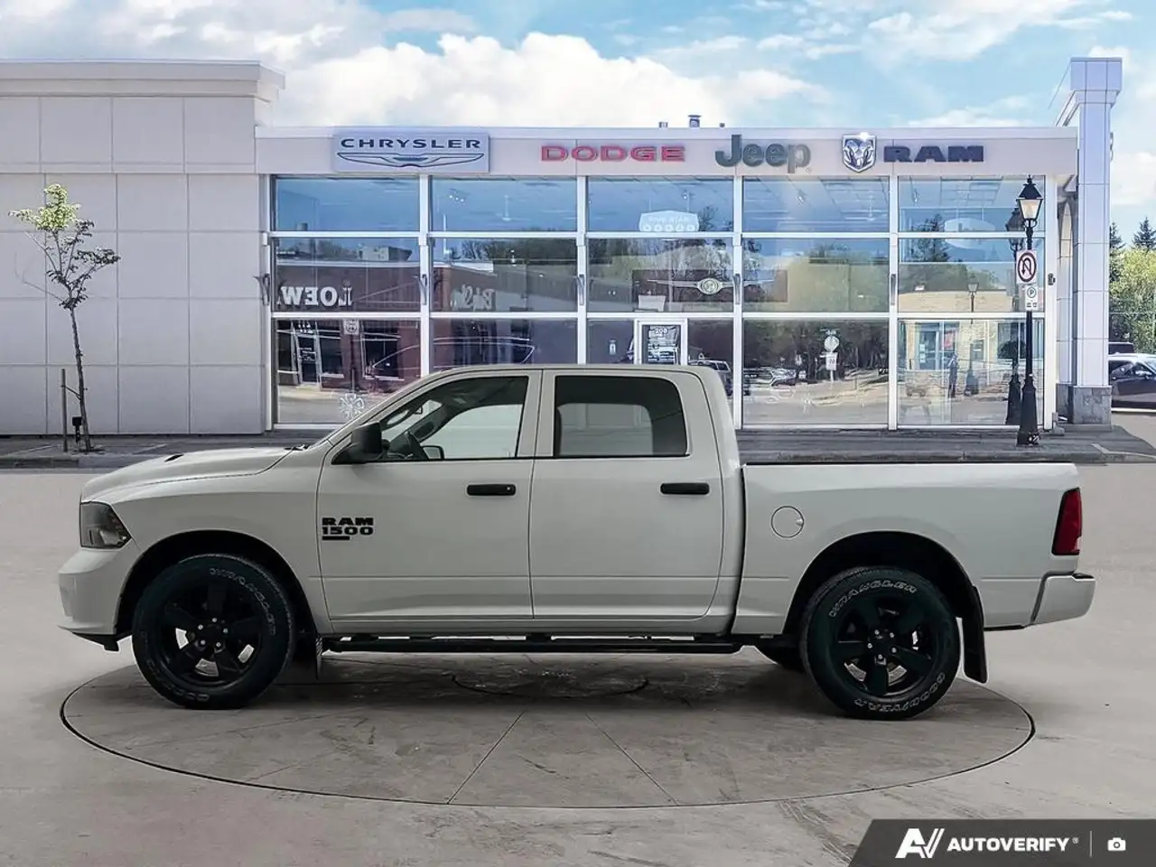 RAM 1500 снимка RAM 1500