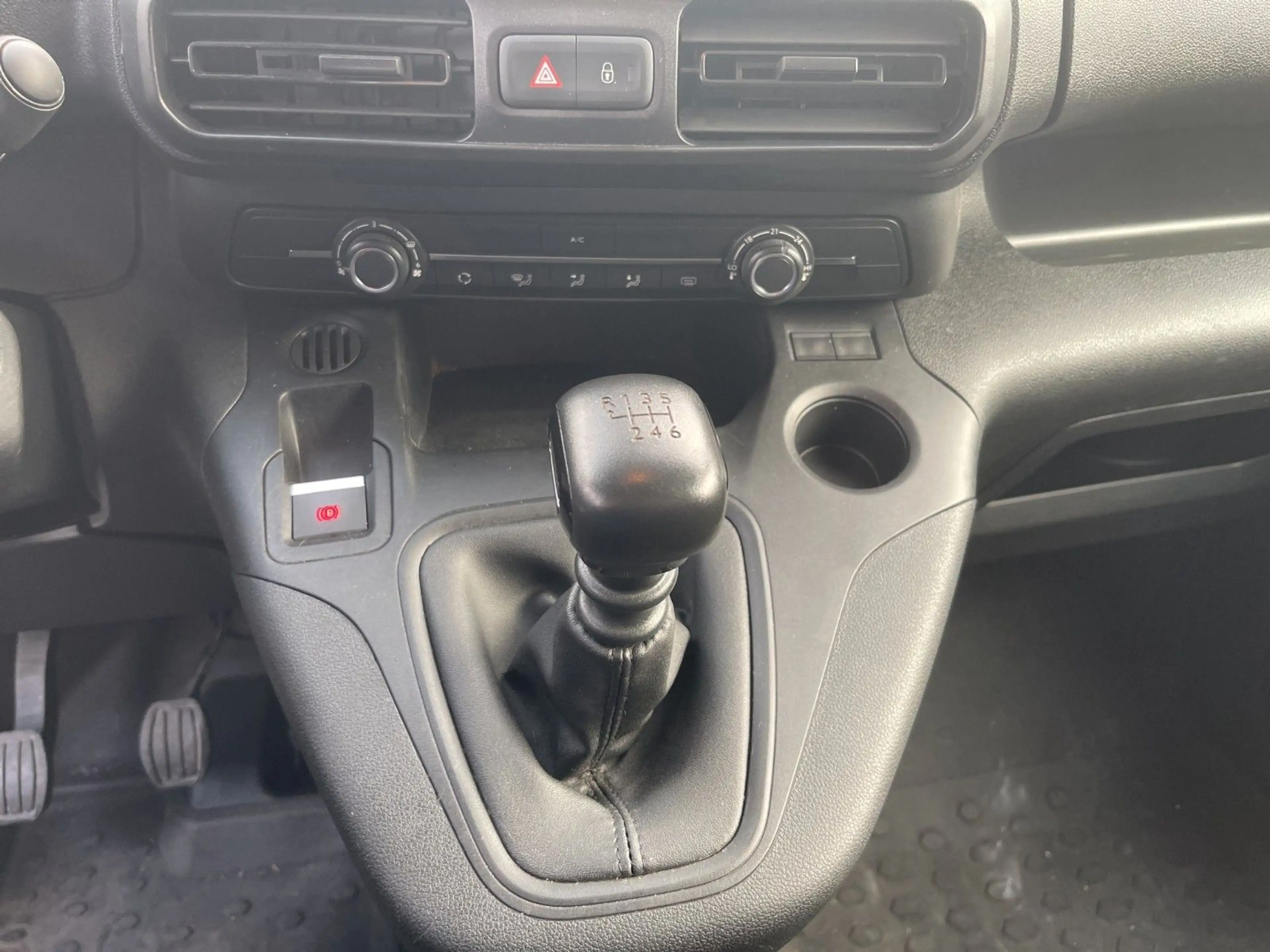 Peugeot Partner Premium L2*PDC*NAVI*BLUETOOTH*KLIMA — photo 14