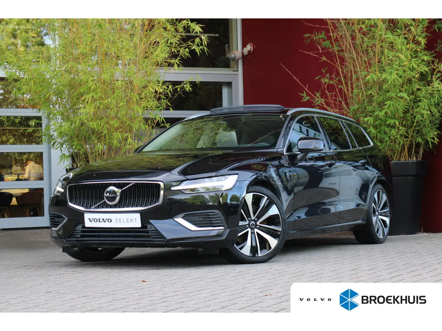 Volvo V60 2.0 T6 Plug-in hybrid AWD Plus Bright | Panoramada Noir - 1