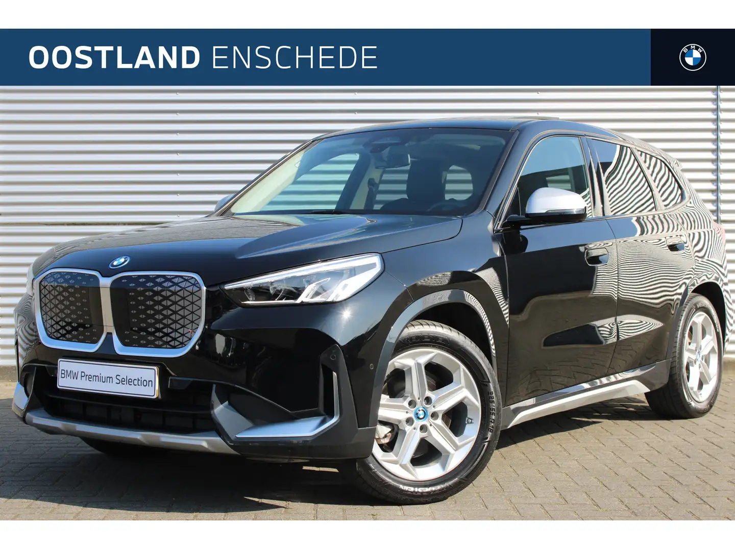 BMW iX1 xDrive30 High Executive xLine / Panoramadak / Spor Negro - 1