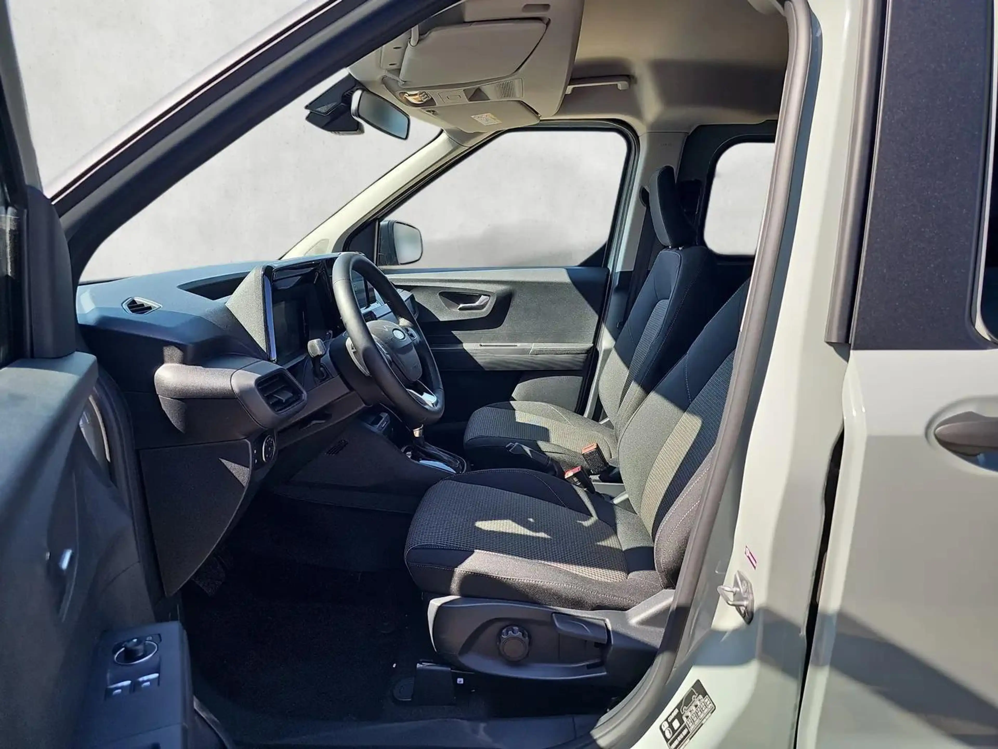 Ford Tourneo Courier Trend 1.0 EB 5JGar Kamera AHK 92 kW (125 PS), S... — photo 9