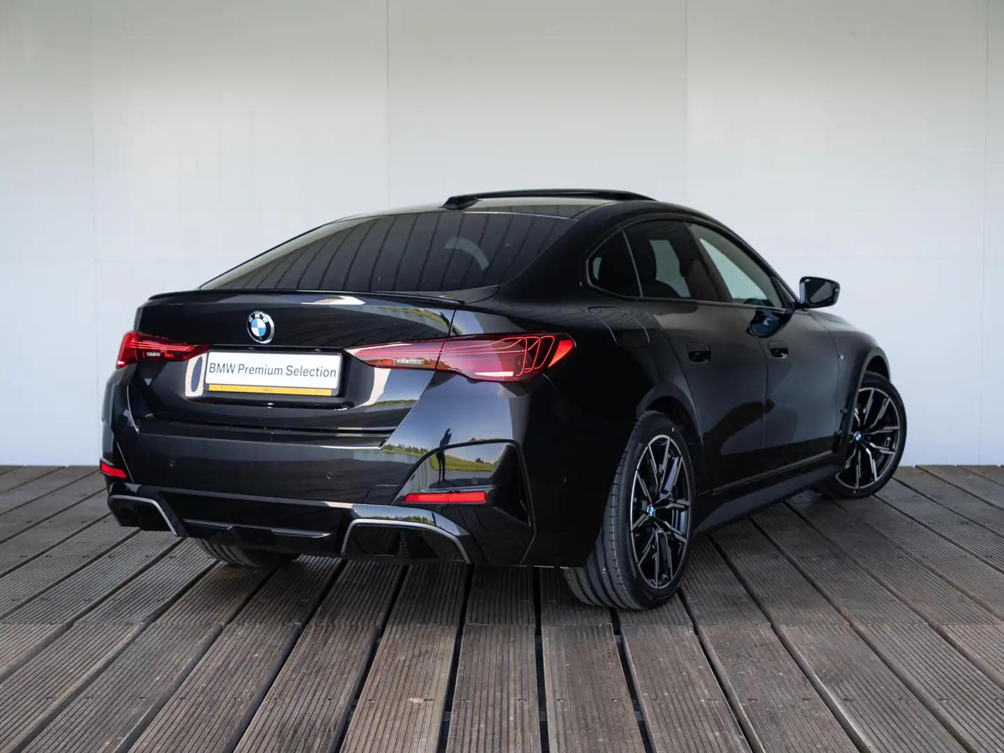 BMW i4 eDrive35 | M Sportpakket | Comfort Pack | Achterui Noir - 2