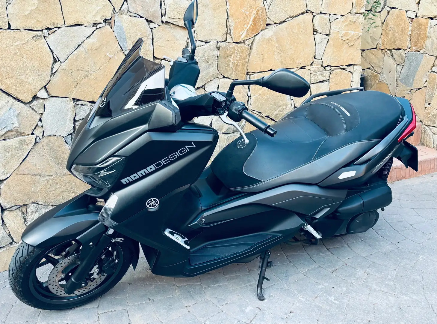 Yamaha X-Max 250 Momo design Černá - 1