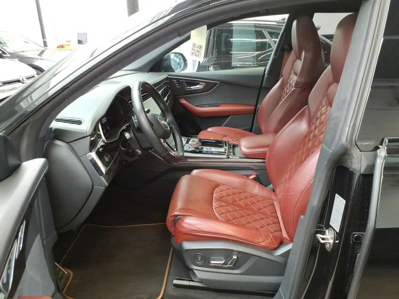Audi SQ8 4.0TFSI quattro competition plus PANO CARBON — photo 4