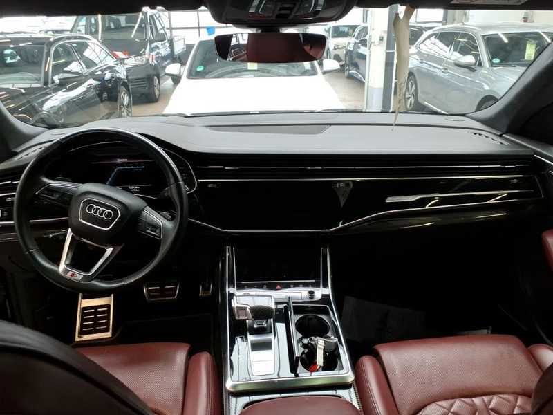 Audi SQ8 4.0TFSI quattro competition plus PANO CARBON — photo 7