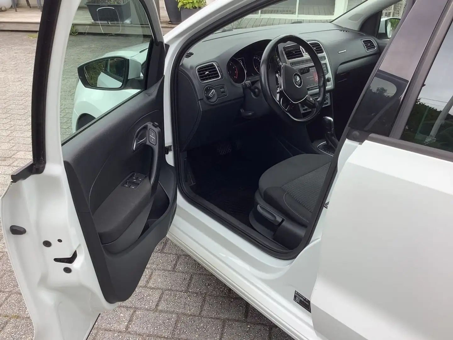 Volkswagen Polo Polo 1.2 TSI 90 BMT DSG7 Carat - 2