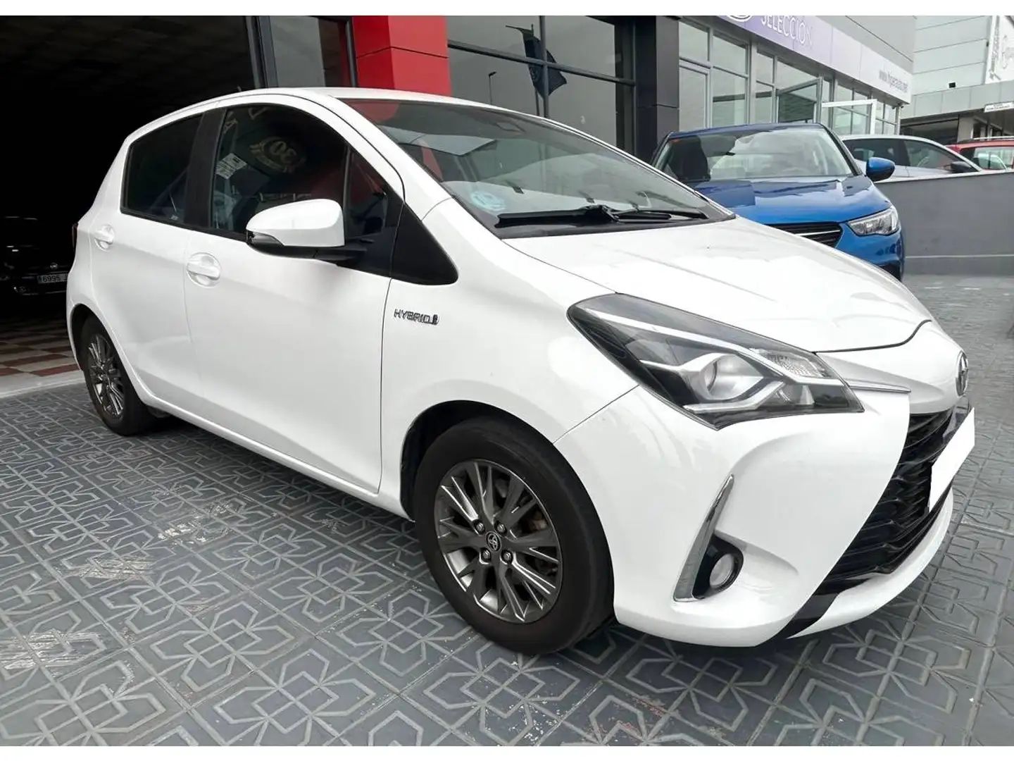 Toyota Yaris 100H 1.5 Active Blanco - 1