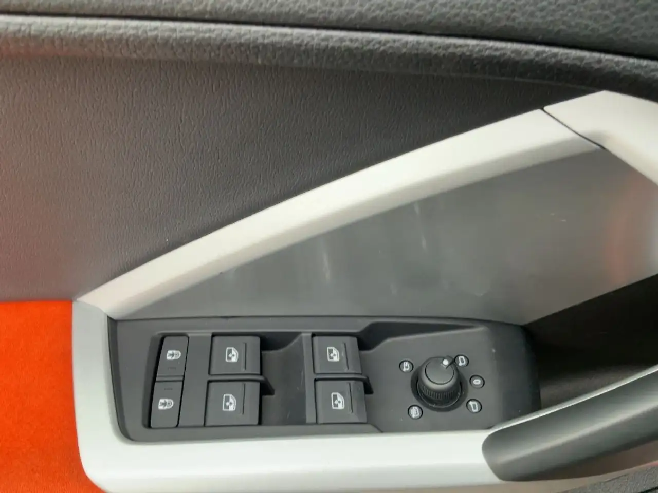 Audi Q3 35 TDI S-TR S-LINE 5JG+LED+NAVI+AHK+ACC+VC+19, миниатюра 17