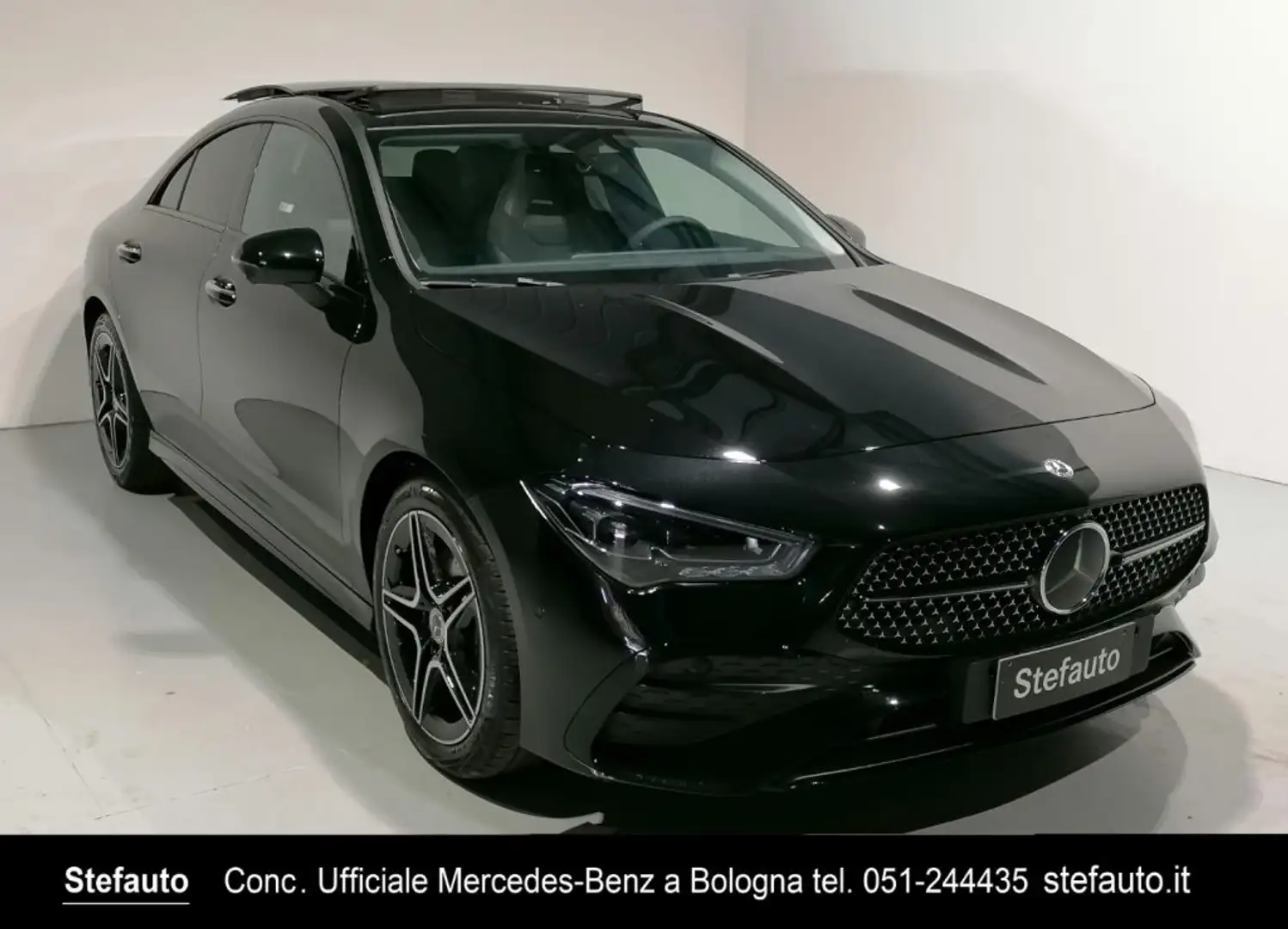 Mercedes-Benz CLA 200 d Automatic AMG Line Premium Plus Zwart - 1