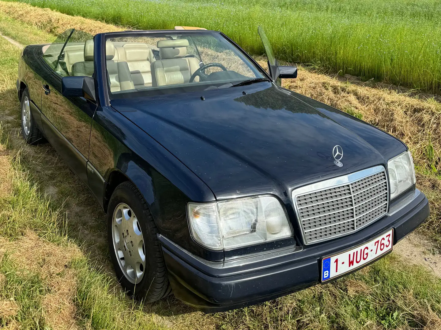Mercedes-Benz E 220 cabrio Bleu - 1