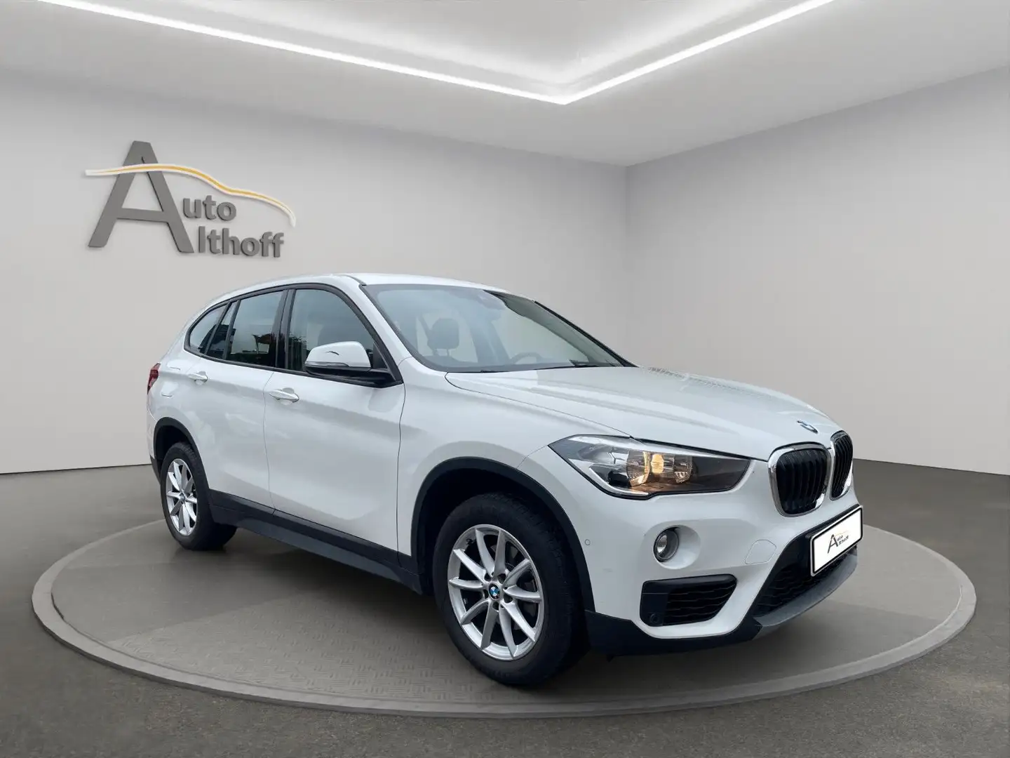 BMW X1 sDrive 18 i Advantage LEDER SHZ PDC NAV TEM Blanc - 1
