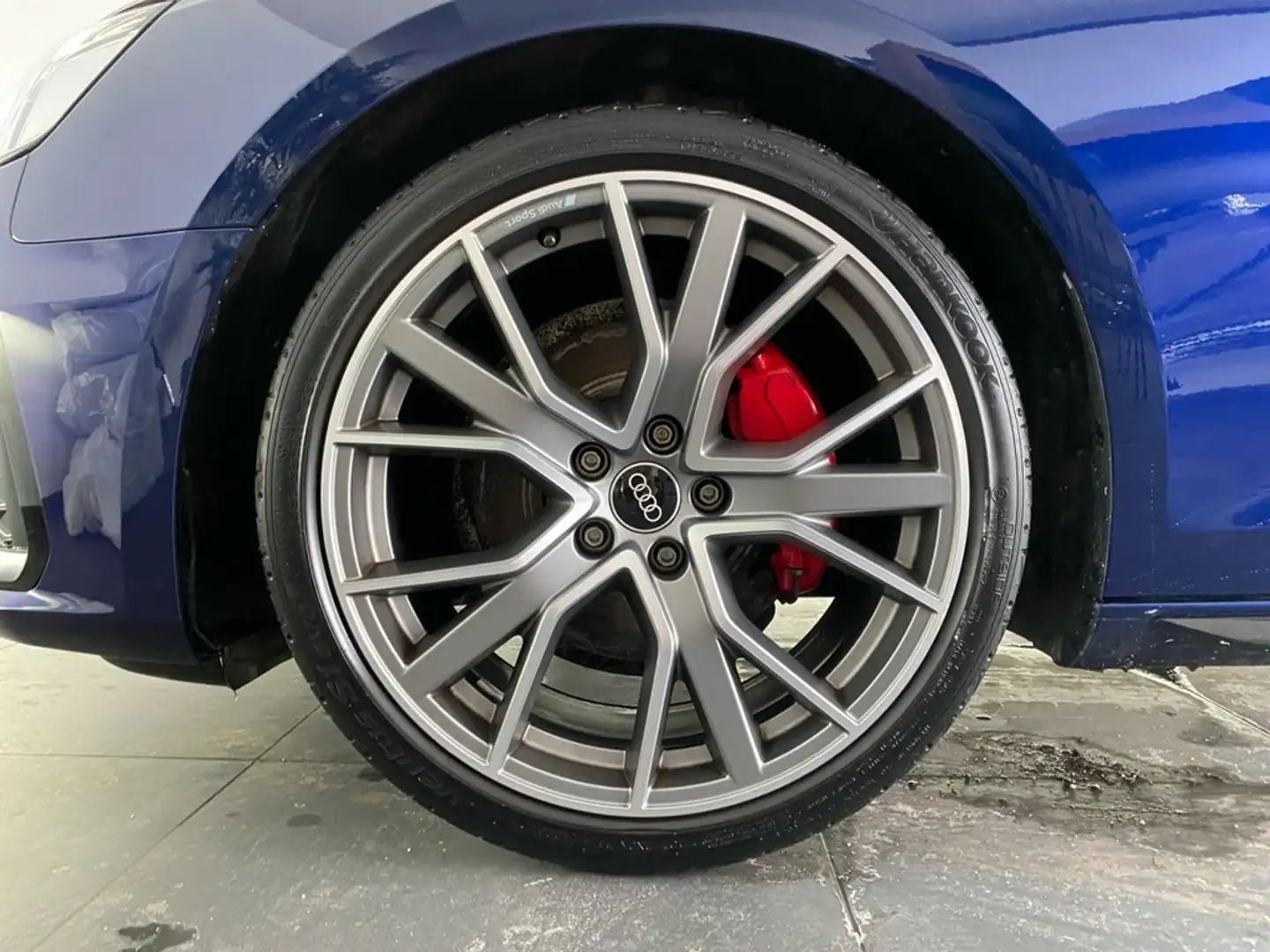 Audi A4 Avant 40 TFSI quattro S line competition plus Blau - 2